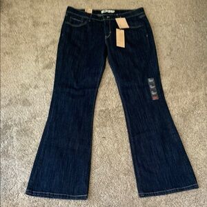 Levi’s 518 dark wash jeans bootcut